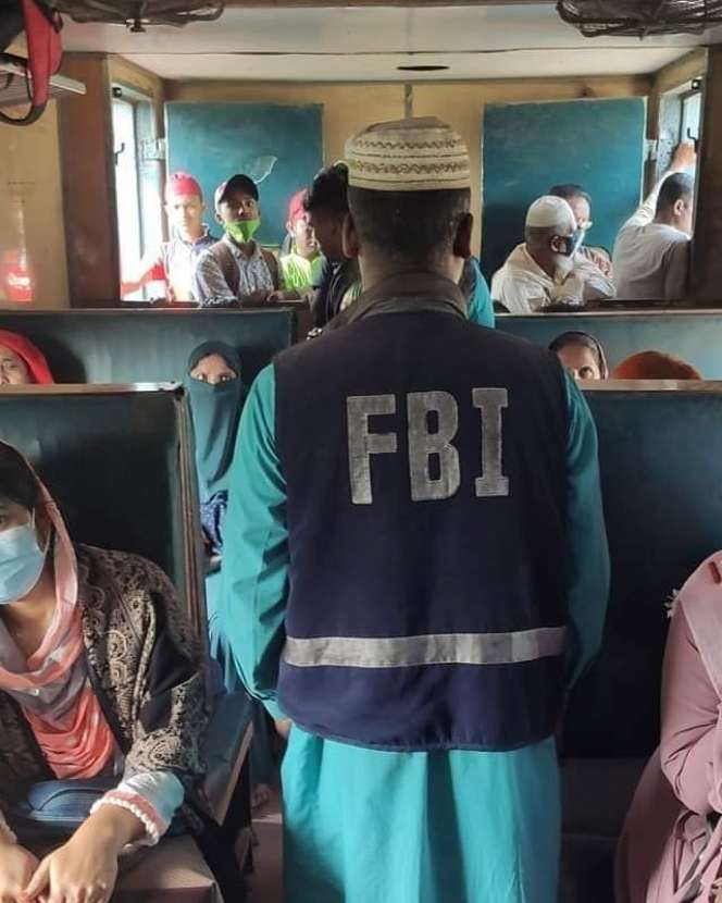 10 Momen Kocak Penumpang Saat di Bus, Tingkahnya Bikin Geleng Kepala!