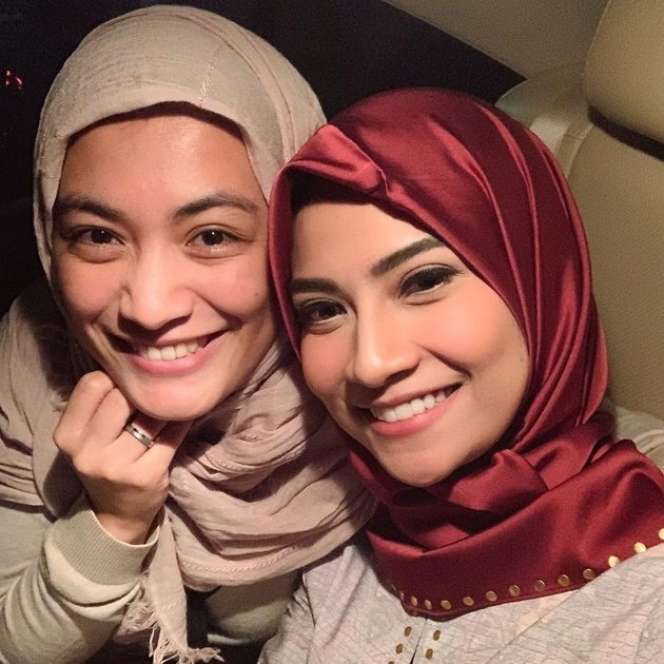Cantiknya Mendiang Vannesa Angel dalam Balutan Hijab
