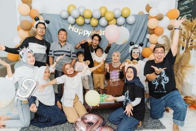Momen Ulang Tahun Anak Ririe Fairus, Kehadiran Ayus Curi Perhatian!
