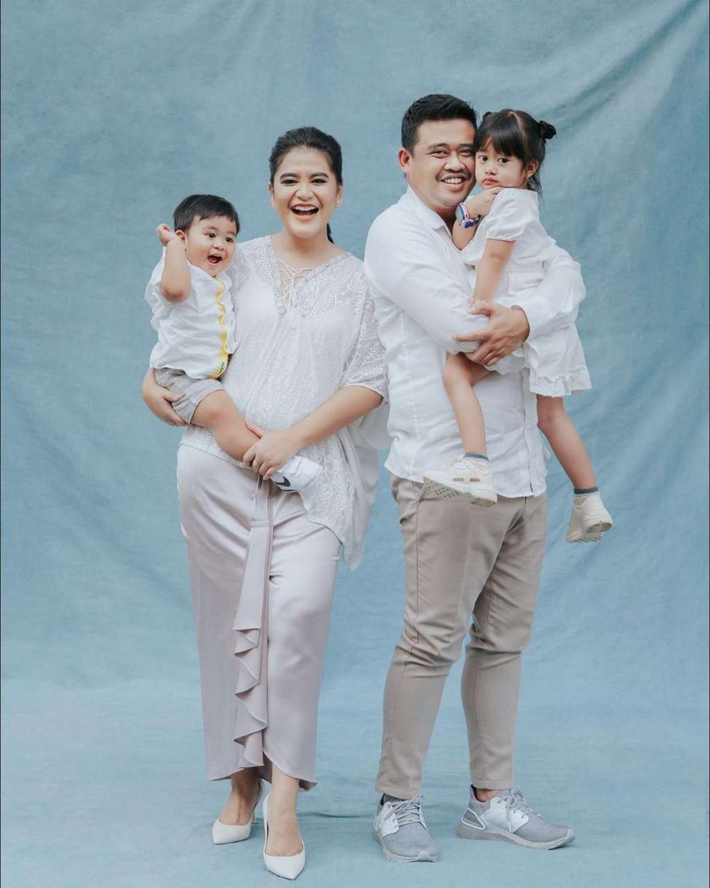 Rayakan Anniversary ke-4, Potret Romantis Kahiyang Ayu dan Bobby Nasution