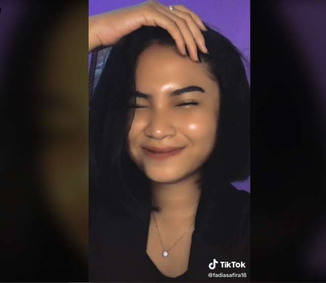 8 Potret Pengguna Tiktok Berparas Mirip Vanessa Angel, Diminta Temui Gala Sky!