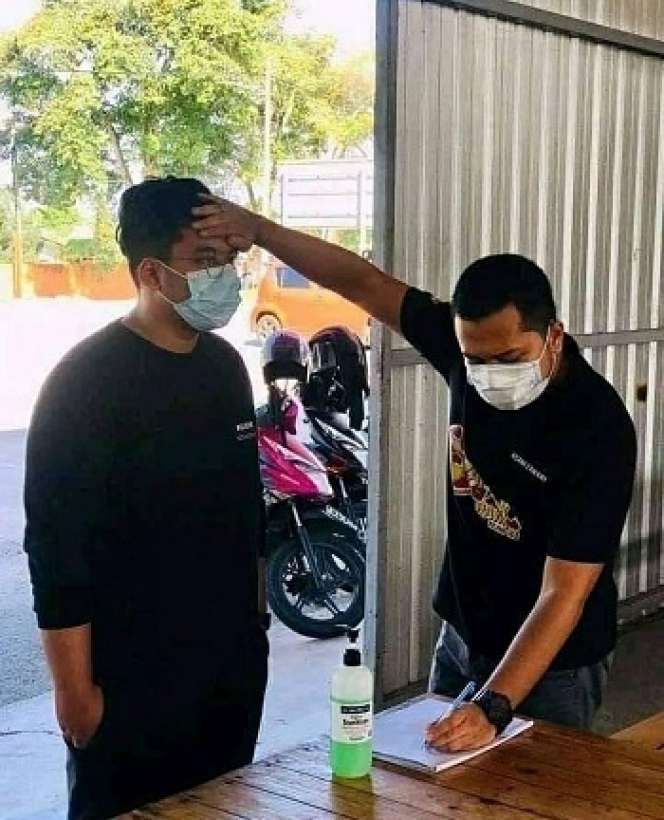 10 Momen Absurd Orang Tak Sadar Ada yang Salah, Endingnya Malah Bikin Keheranan!