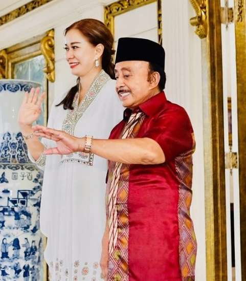 6 Potret Cantik Istri Eks Menteri Tenaga Kerja Abdul Latief yang Jarang Tersorot, Terpaut 35 Tahun!