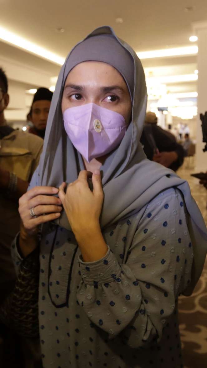 Penyesalan Ussy Sulistiawaty Tak Sempat Bertemu Vanessa Angel  