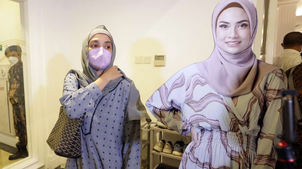 Penyesalan Ussy Sulistiawaty Tak Sempat Bertemu Vanessa Angel  