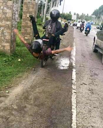 10 Momen Lucu Saat Orang Lagi Apes Sendirian, Bikin Ketawa Tapi Kasihan