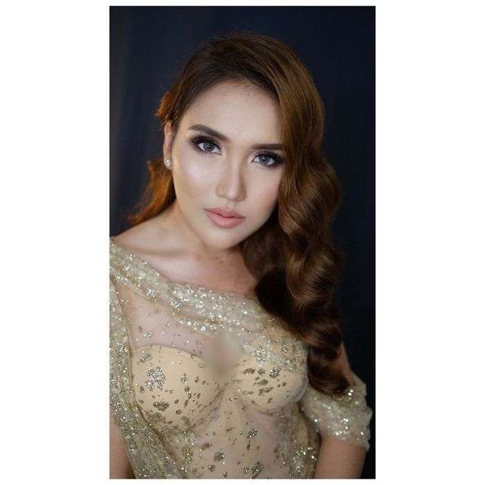 9 Foto Berani Artis Pakai Baju Transparan, Gaya Ayu Ting Ting Paling Wow Banget!