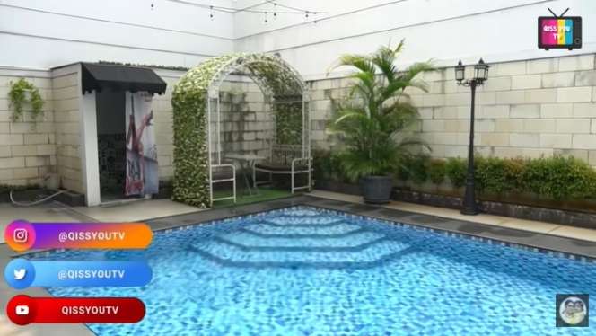 9 Potret Mewah Rumah Iis Dahlia, Ayu Ting Ting Melongo Lihat Kamar Devano