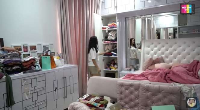 9 Potret Mewah Rumah Iis Dahlia, Ayu Ting Ting Melongo Lihat Kamar Devano