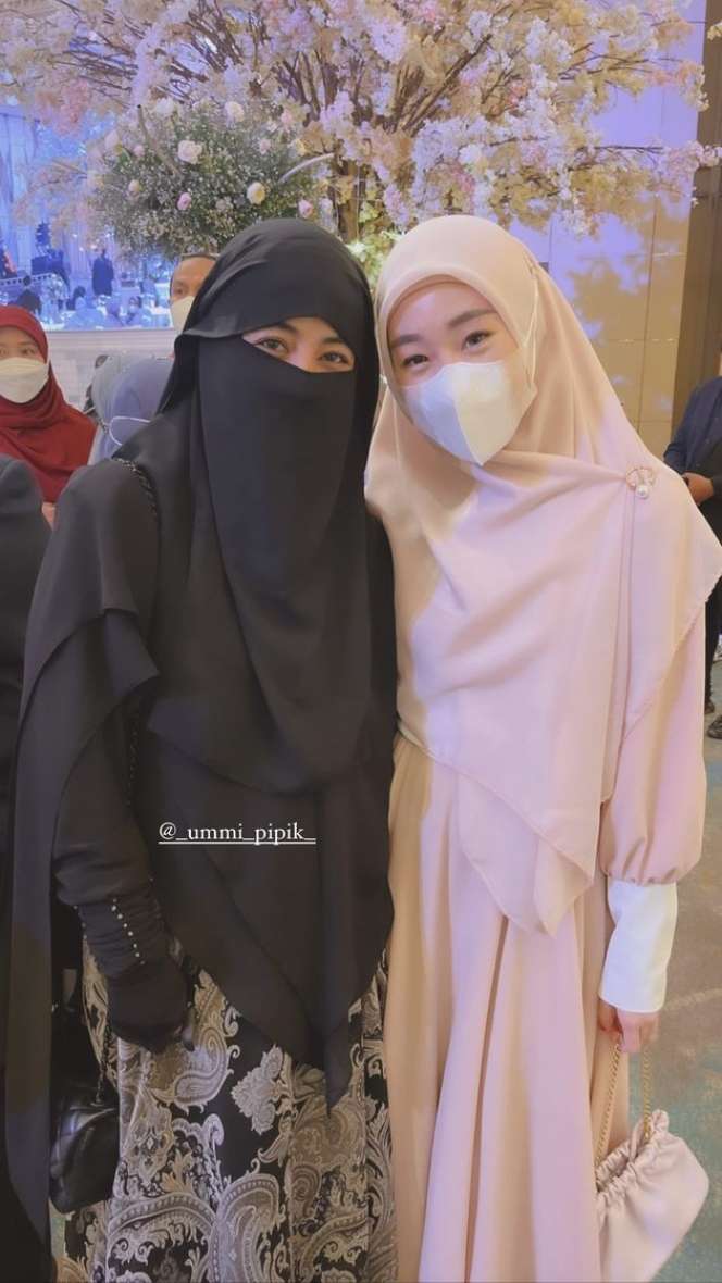 Gaya 10 Seleb di Resepsi Pernikahan Ria Ricis, Dandanan Ayu Ting Ting Bikin Melongo!