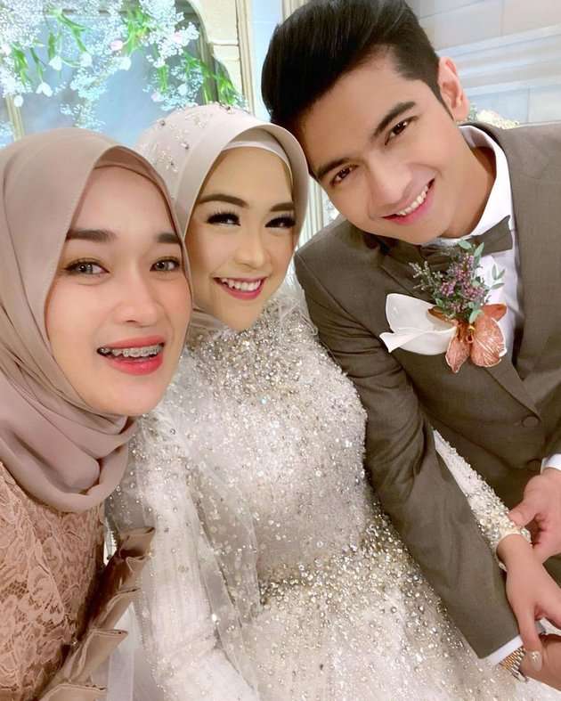 Gaya 10 Seleb di Resepsi Pernikahan Ria Ricis, Dandanan Ayu Ting Ting Bikin Melongo!