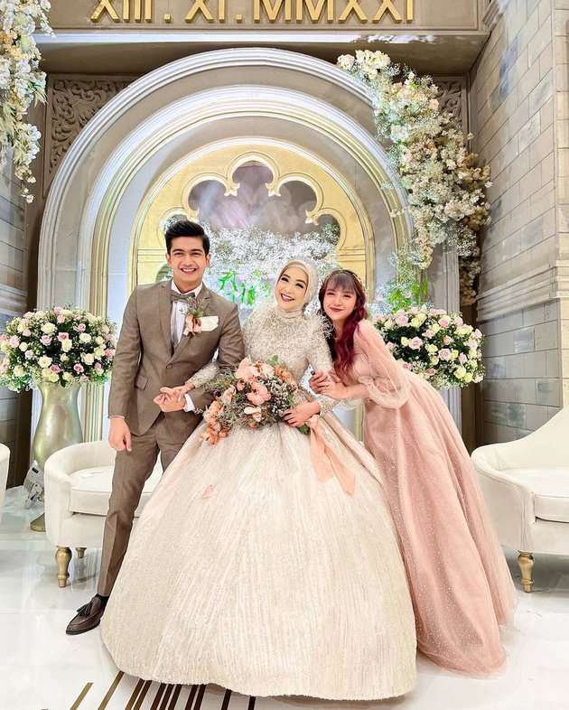 Gaya 10 Seleb di Resepsi Pernikahan Ria Ricis, Dandanan Ayu Ting Ting Bikin Melongo!