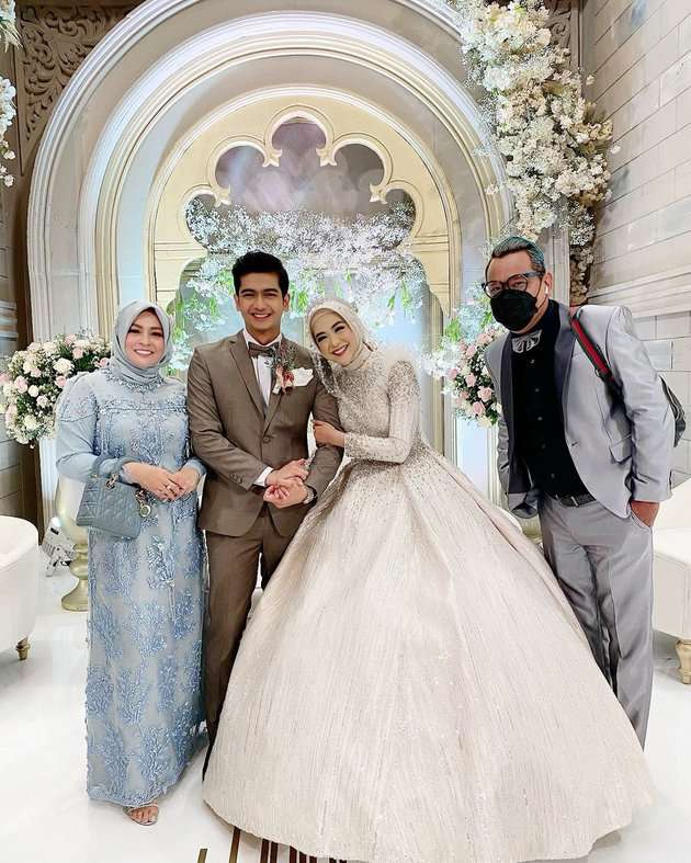 Gaya 10 Seleb di Resepsi Pernikahan Ria Ricis, Dandanan Ayu Ting Ting Bikin Melongo!