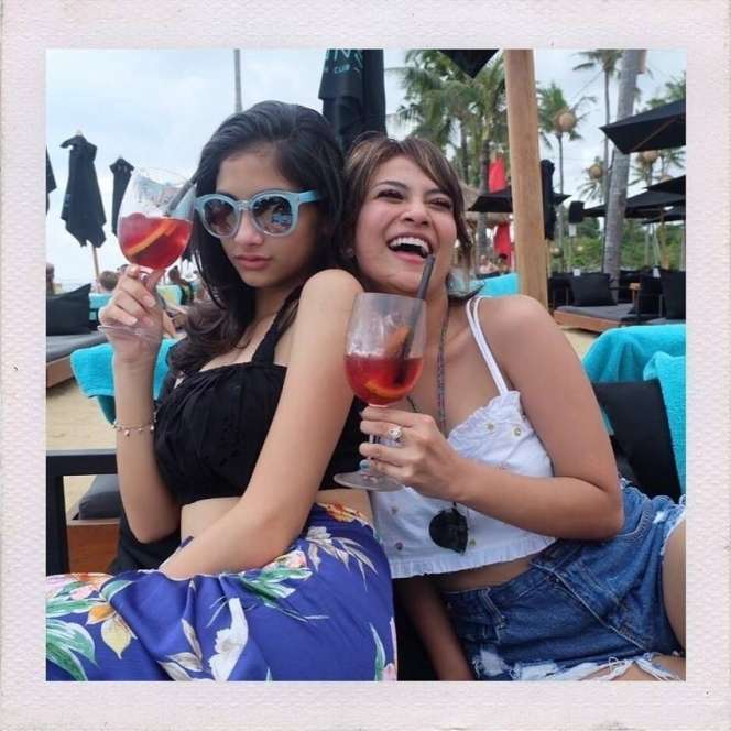 10 Potret Faye Nicole, Sahabat Mendiang Vanessa Angel yang Ramai Dihujat Netizen