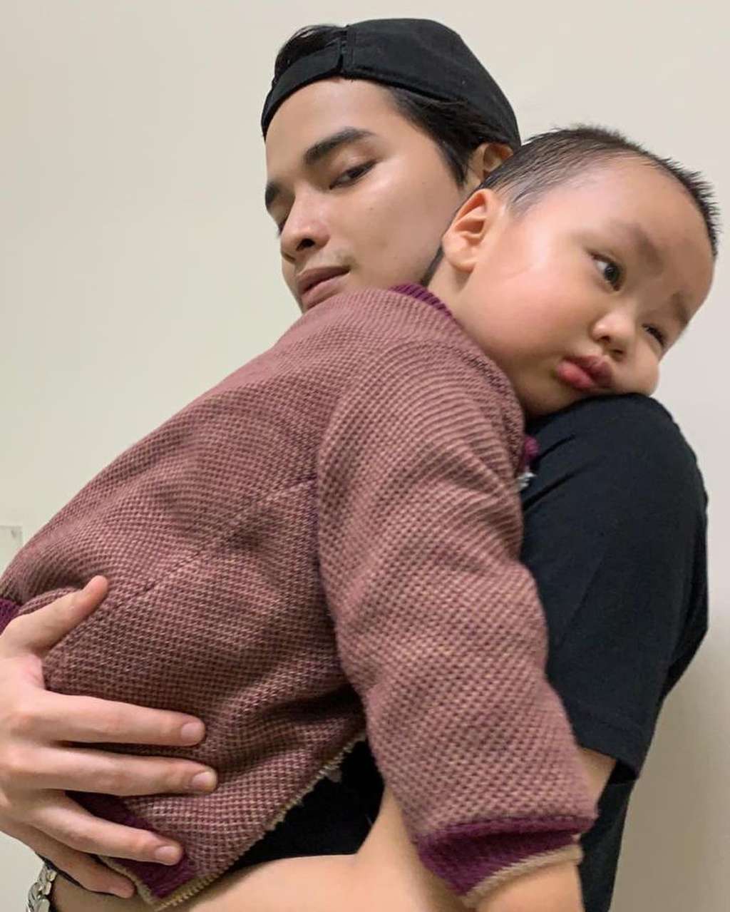 8 Adu Foto Alvin Faiz Bareng Anak Kandung Vs Anak Sambung, Mana Lebih Dekat?