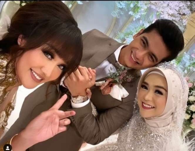 Potret Lucinta Luna Saat Hadiri Pernikahan Ria Ricis dan Teuku Ryan, Parasnya Disorot!
