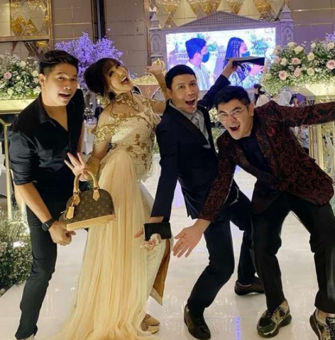 Potret Lucinta Luna Saat Hadiri Pernikahan Ria Ricis dan Teuku Ryan, Parasnya Disorot!