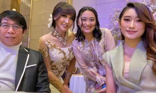 Potret Lucinta Luna Saat Hadiri Pernikahan Ria Ricis dan Teuku Ryan, Parasnya Disorot!
