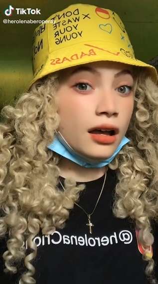 8 Potret Cantiknya Herolena, Wanita Asli Papua yang Bikin Heboh Karena Mirip Boneka Barbie