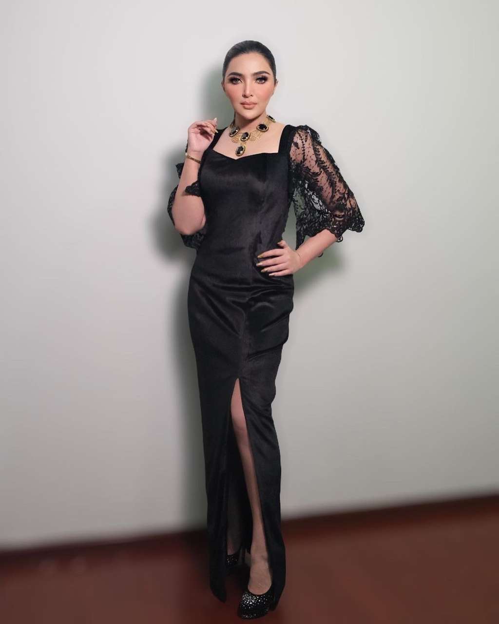 8 Potret Cantiknya Ashanty Saat Hadiri AMI Awards 2021, Plek Ketiplek Millen Cyrus!