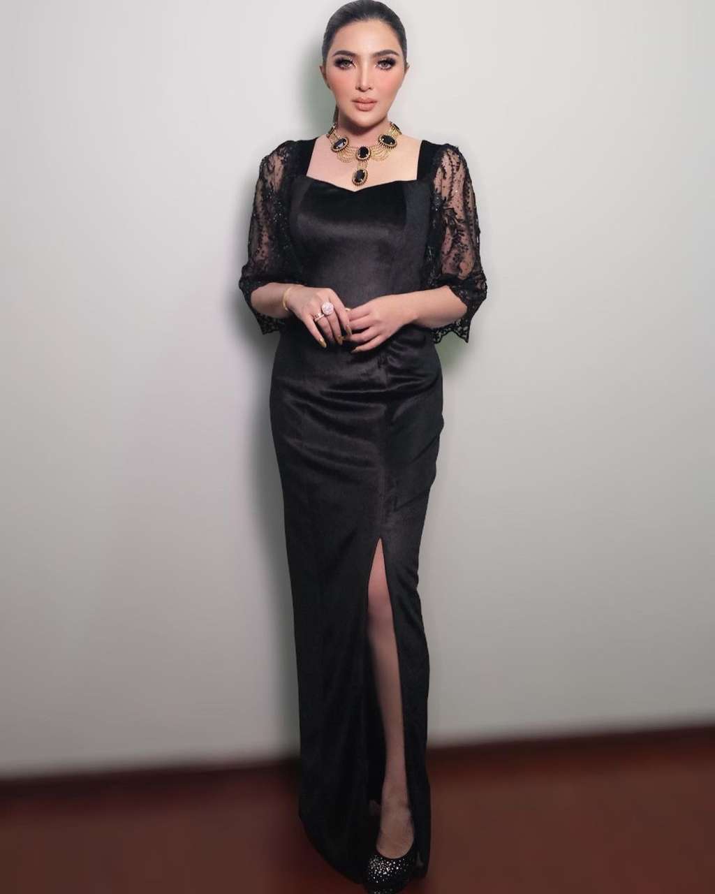 8 Potret Cantiknya Ashanty Saat Hadiri AMI Awards 2021, Plek Ketiplek Millen Cyrus!