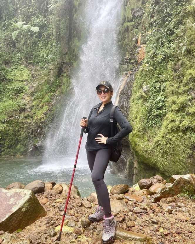 Potret Ussy Suliastiawaty Usai Diet Hingga 20 Kg, Pinggang Rampingnya Curi Perhatian