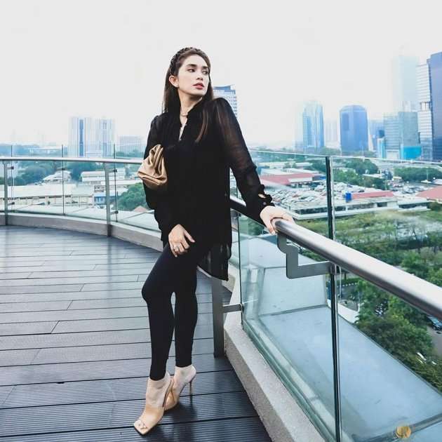 Potret Ussy Suliastiawaty Usai Diet Hingga 20 Kg, Pinggang Rampingnya Curi Perhatian