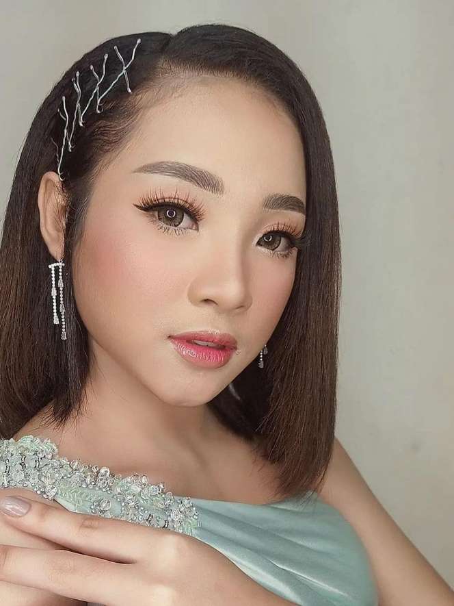 9 Foto Cantiknya Findi Artika, Biduan 19 Tahun Kekasih Baru Nassar