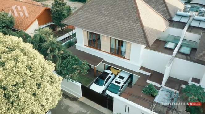 10 Foto Mewahnya Rumah Baru Lesty & Rizky Billar, Garasi Mobilnya Bikin Atta-Aurel Syok!