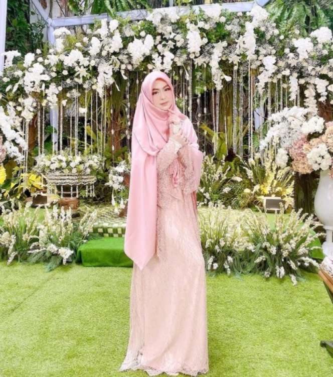 7 Potret Dokter Shindy di Momen Pernikahan Ria Ricis, Parasnya Bikin Takjub!