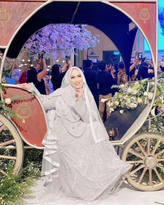 7 Potret Dokter Shindy di Momen Pernikahan Ria Ricis, Parasnya Bikin Takjub!