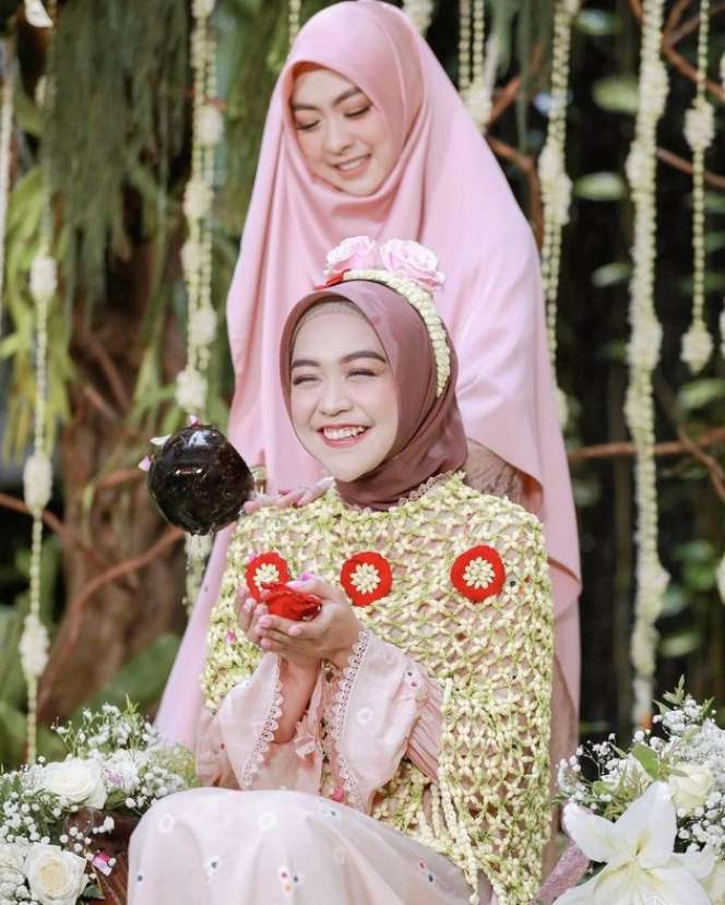 7 Potret Dokter Shindy di Momen Pernikahan Ria Ricis, Parasnya Bikin Takjub!