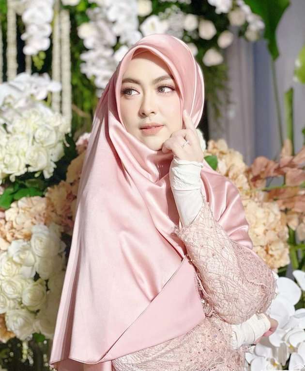 7 Potret Dokter Shindy di Momen Pernikahan Ria Ricis, Parasnya Bikin Takjub!