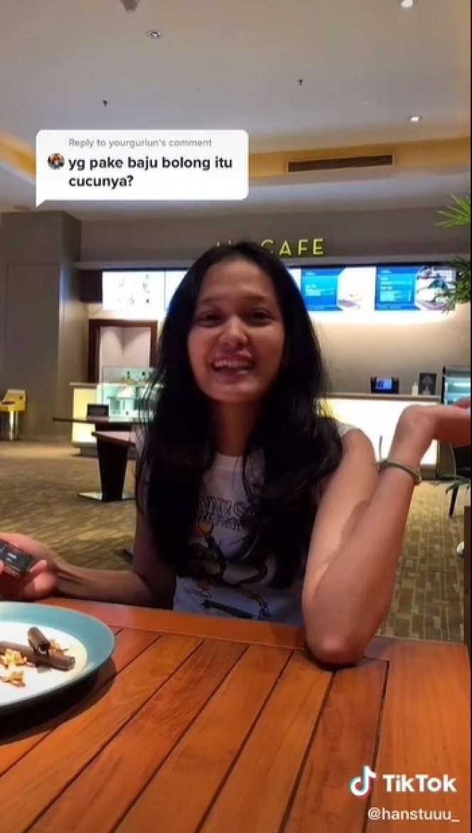 8 Foto Viral Cewek Pakai Baju ‘Laknat’ di Depan Mamah Dedeh, Respon Sang Pendakwah Disorot!