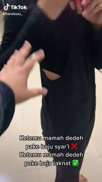 8 Foto Viral Cewek Pakai Baju ‘Laknat’ di Depan Mamah Dedeh, Respon Sang Pendakwah Disorot!