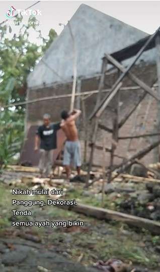 Perjuangan Ayah Bangun Pelaminan Untuk Pernikahan Sang Anak, Kisahnya Bikin Haru