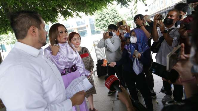 Tangis Kecewa Ibunda Frederika Cull: 'Kamu Akan Durhaka Berat'