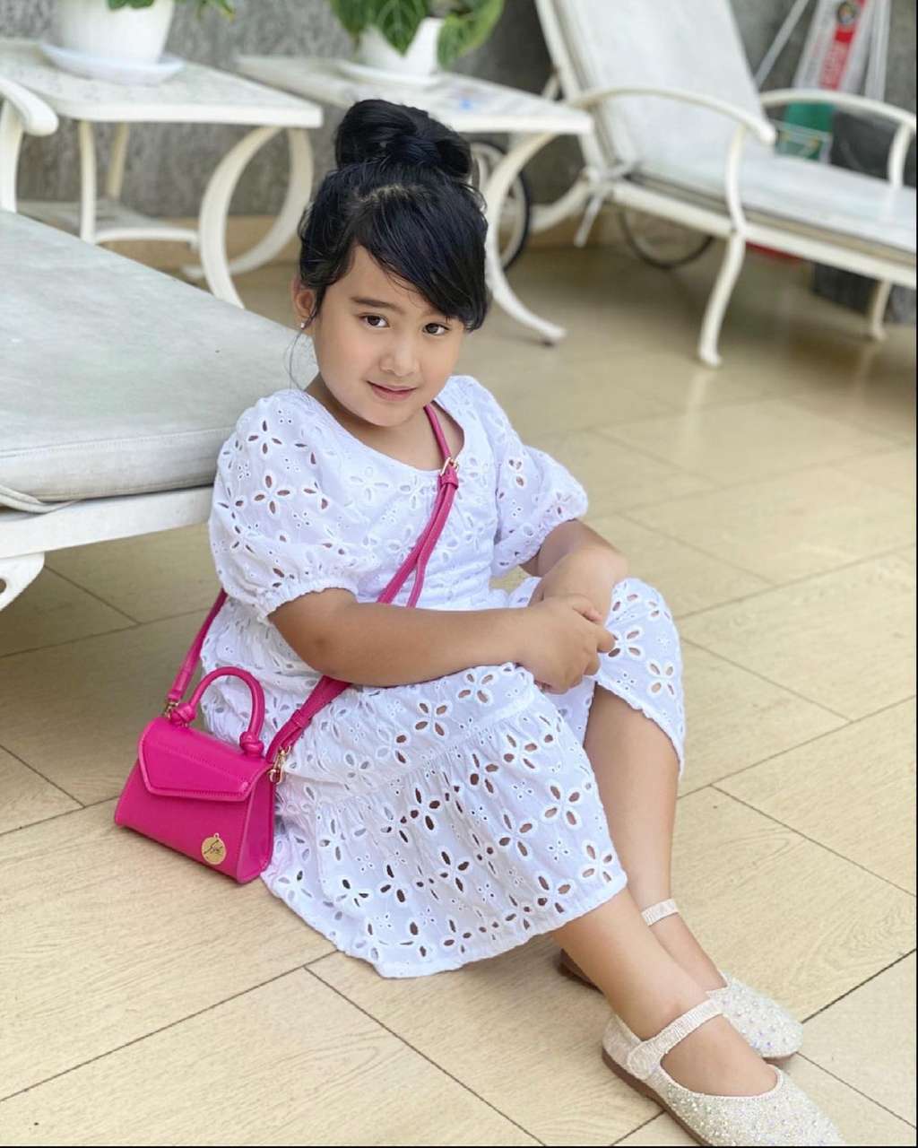 8 Potret Ratu Keponakan Syahrini, Kini Sudah SD Makin Cantik dan Modis Abis!