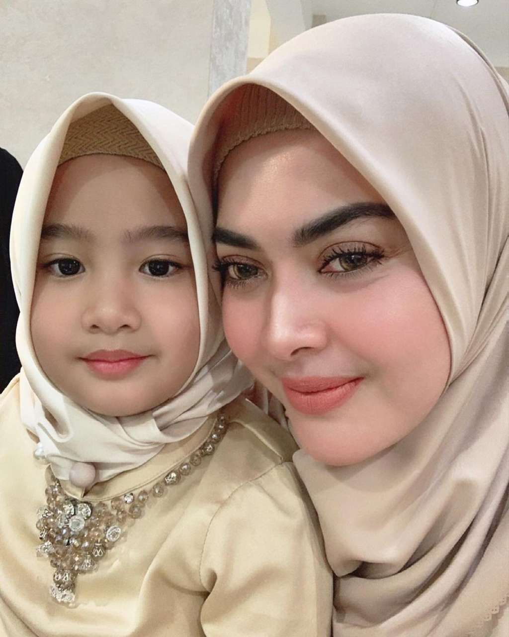 8 Potret Ratu Keponakan Syahrini, Kini Sudah SD Makin Cantik dan Modis Abis!