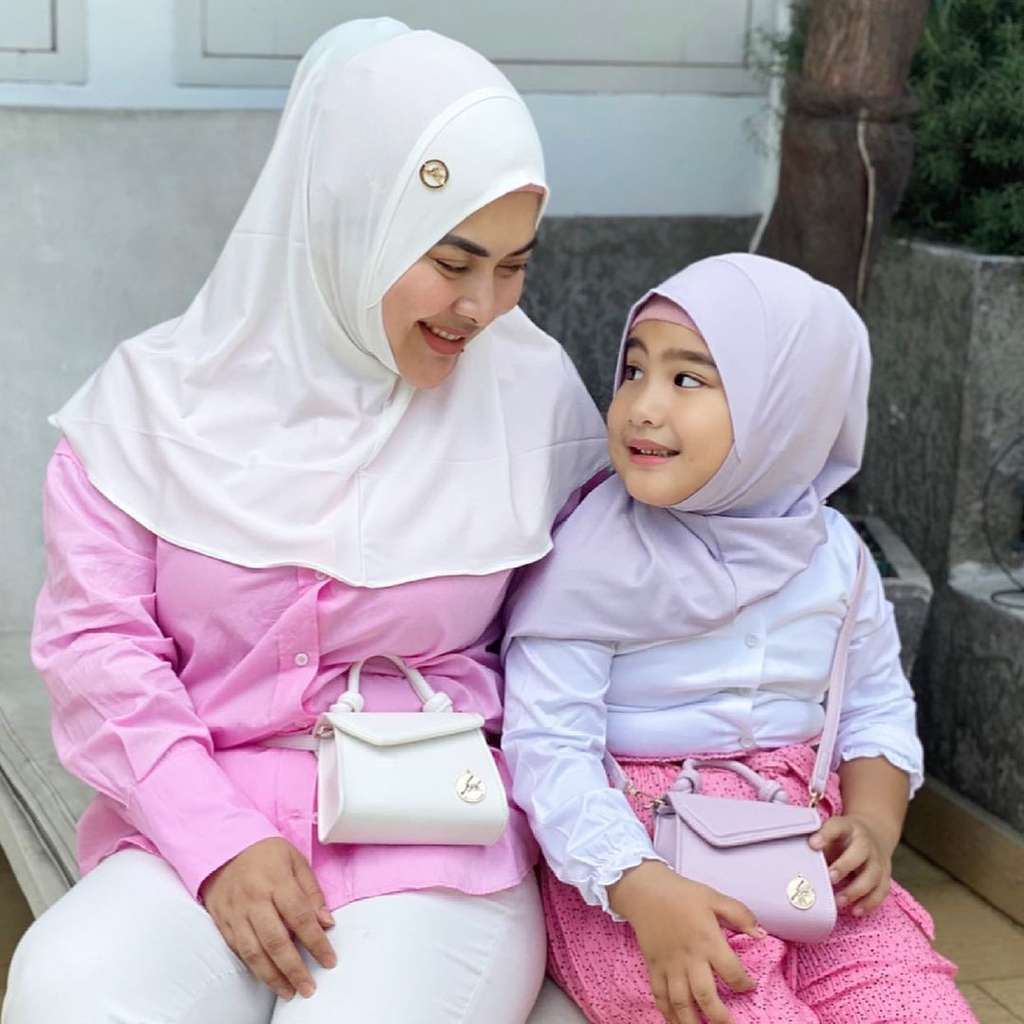 8 Potret Ratu Keponakan Syahrini, Kini Sudah SD Makin Cantik dan Modis Abis!