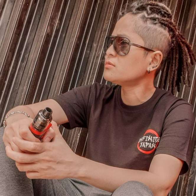 Potret Terbaru Mita The Virgin, Rambutnya Bikin Salfok!