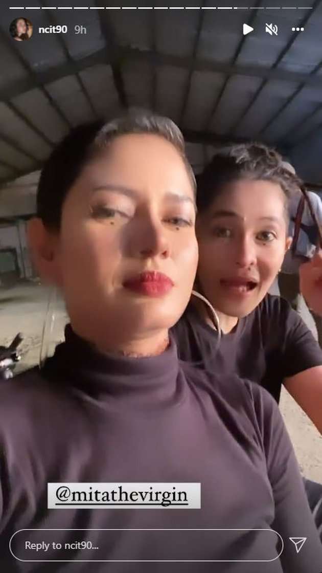 Potret Terbaru Mita The Virgin, Rambutnya Bikin Salfok!