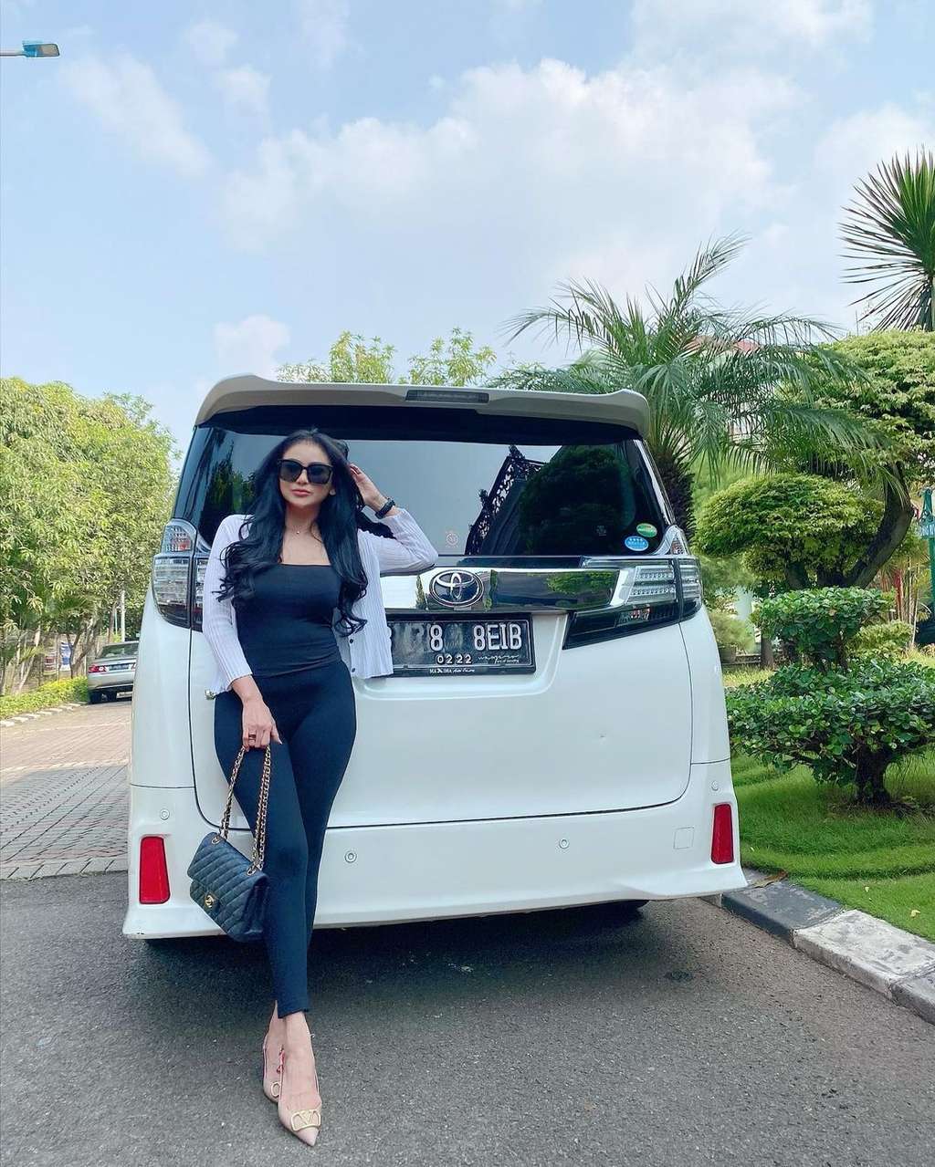 Inilah 7 Sumber Kekayaan Bebizie Janda 'Crazy Rich' yang Jarang Diketahui!