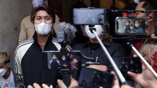 Khawatir dengan Lesty Kejora, Rizky Billar Polisikan Akun Haters 