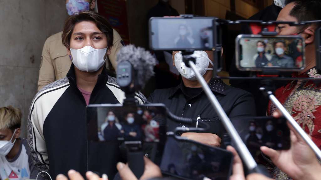 Khawatir dengan Lesty Kejora, Rizky Billar Polisikan Akun Haters 