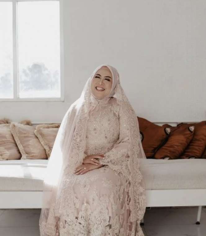Kisah Wanita Bertemu Jodoh di Usia 55 Tahun, Penantiannya Berakhir Manis!