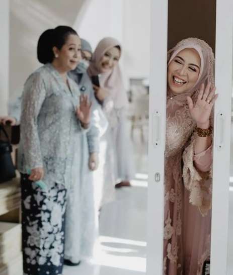 Kisah Wanita Bertemu Jodoh di Usia 55 Tahun, Penantiannya Berakhir Manis!