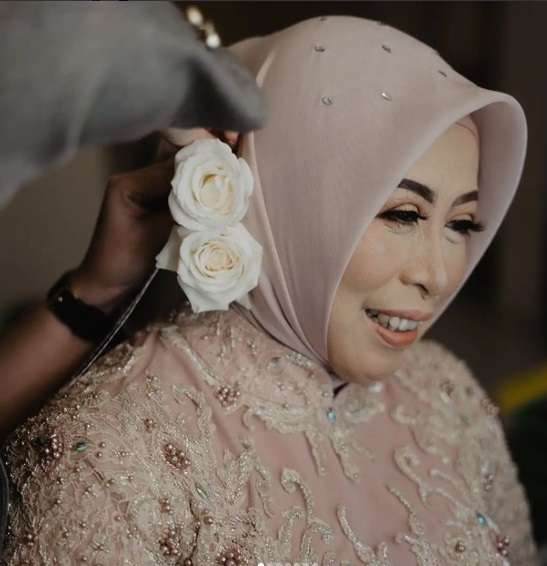Kisah Wanita Bertemu Jodoh di Usia 55 Tahun, Penantiannya Berakhir Manis!