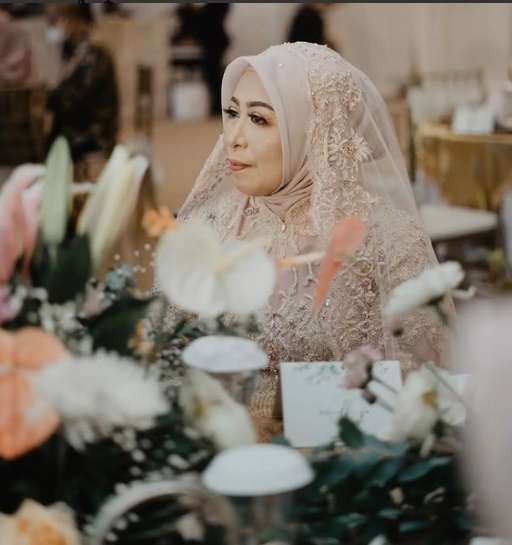 Kisah Wanita Bertemu Jodoh di Usia 55 Tahun, Penantiannya Berakhir Manis!
