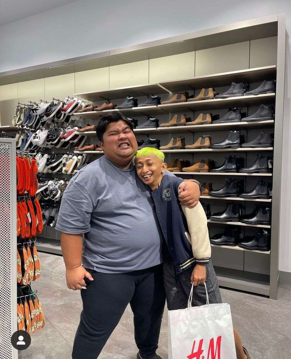 Ingat Mat Gondrong di Sinetron Ronaldowati? Ini 10 Foto Terbarunya yang Bikin Pangling
